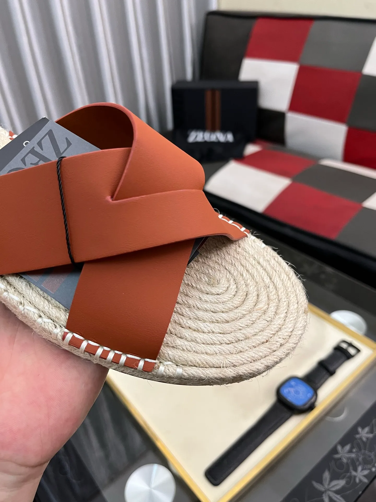 Men's shoes 💰320⌚️⌚️《HERMES》Hermès 💁♂️Men's casual slippers, compare the quality at the counter🧚🏿♂️ The upper layer has a stone pattern with clear texture, showing high-end, high-end, comfortable to wear and versatile. Purely hand-pulled, raw rubber breathable outsole, breathable and comfortable lambskin lining, 100% comfortable density, original rubber outsole wear-resistant code number 38-44. Can be customized 45-46-47